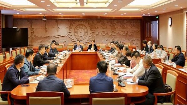 云南滇龍塑膠創(chuàng)始人參加省人大常委會(huì)會(huì)議（云南省優(yōu)化營(yíng)商環(huán)境條例會(huì)議）